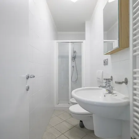 Les Miradors, De 2 En Rdc, Jardin Privatif, Piscine, Vue Et Parking Appartement Menton