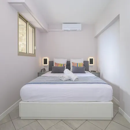 Les Miradors, De 2 En Rdc, Jardin Privatif, Piscine, Vue Et Parking Appartement *